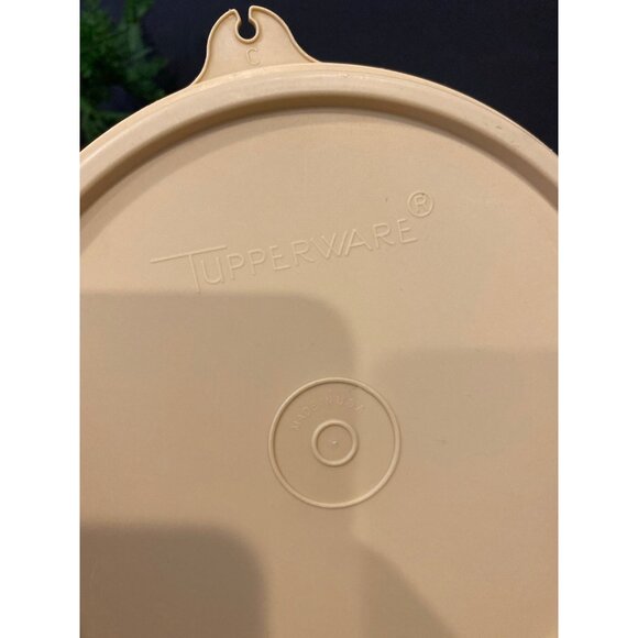 Tupperware Round 6” Almond Tan Beige Plastic "C" Lid #227-28 - Picture 2 of 5